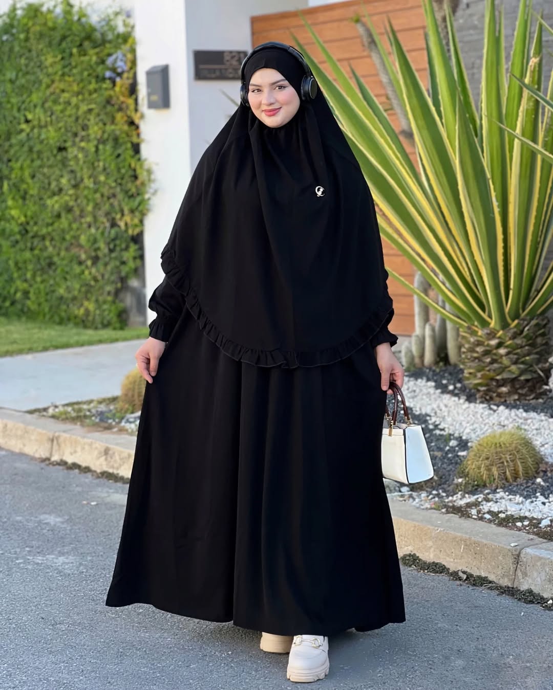 عباية السودا الخليجية