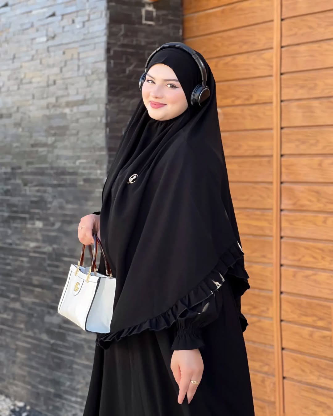 عباية السودا الخليجية