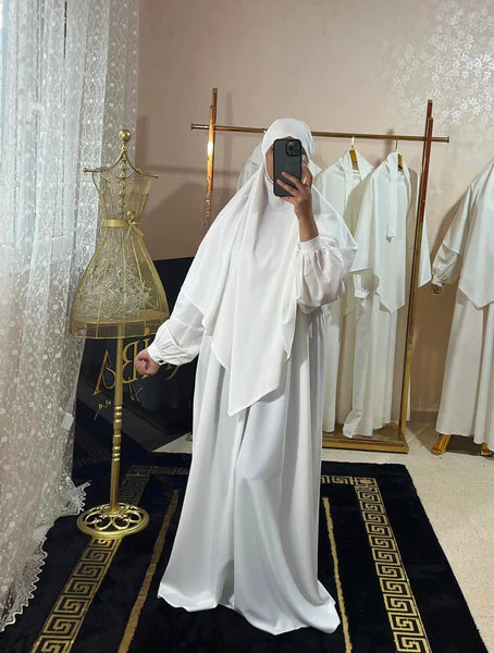 الطقم الأبيض