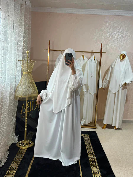 الطقم الأبيض