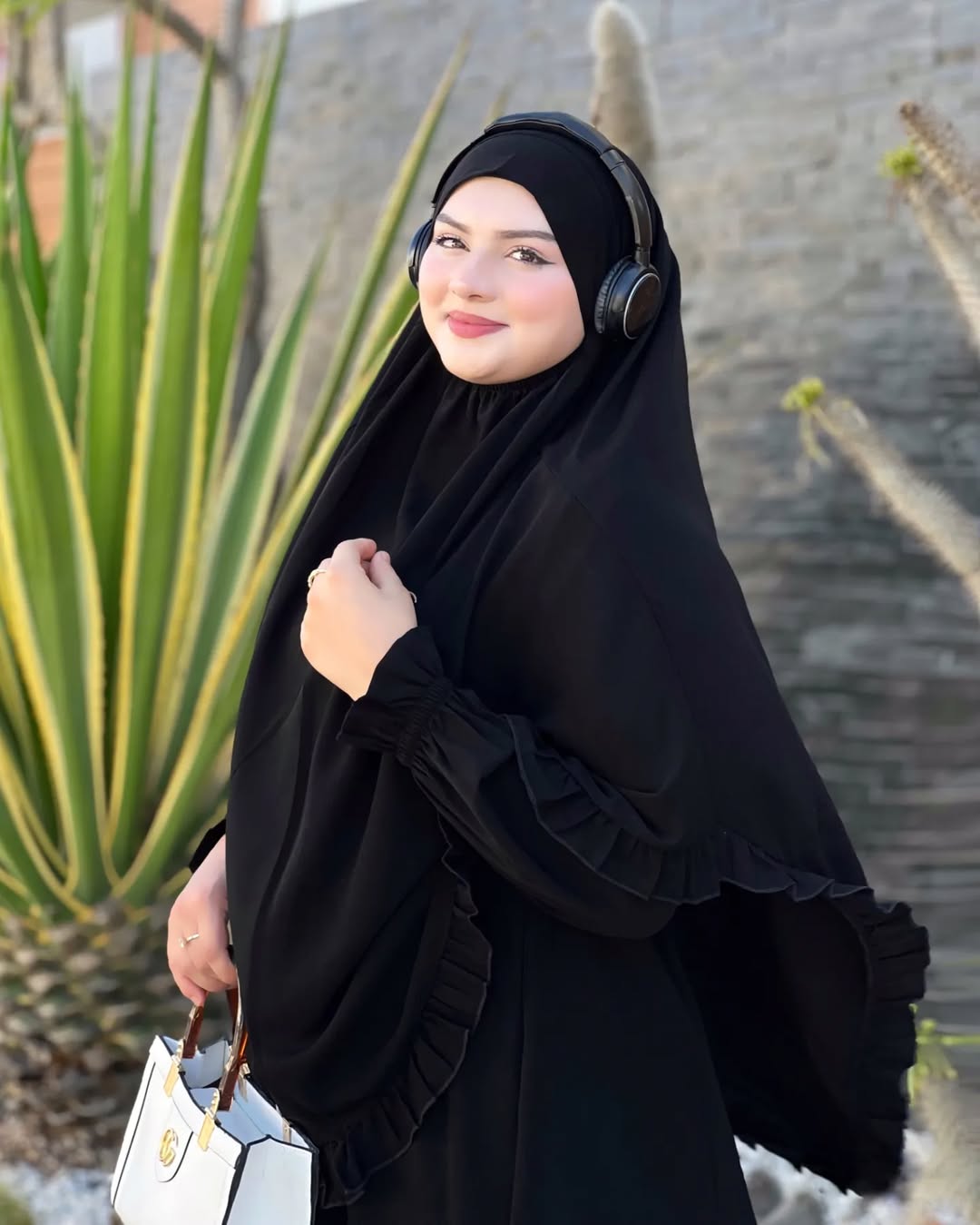 عباية السودا الخليجية