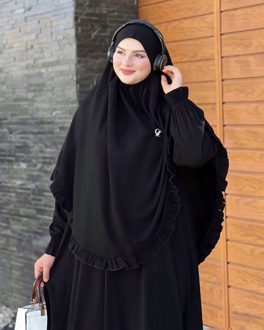 عباية السودا الخليجية